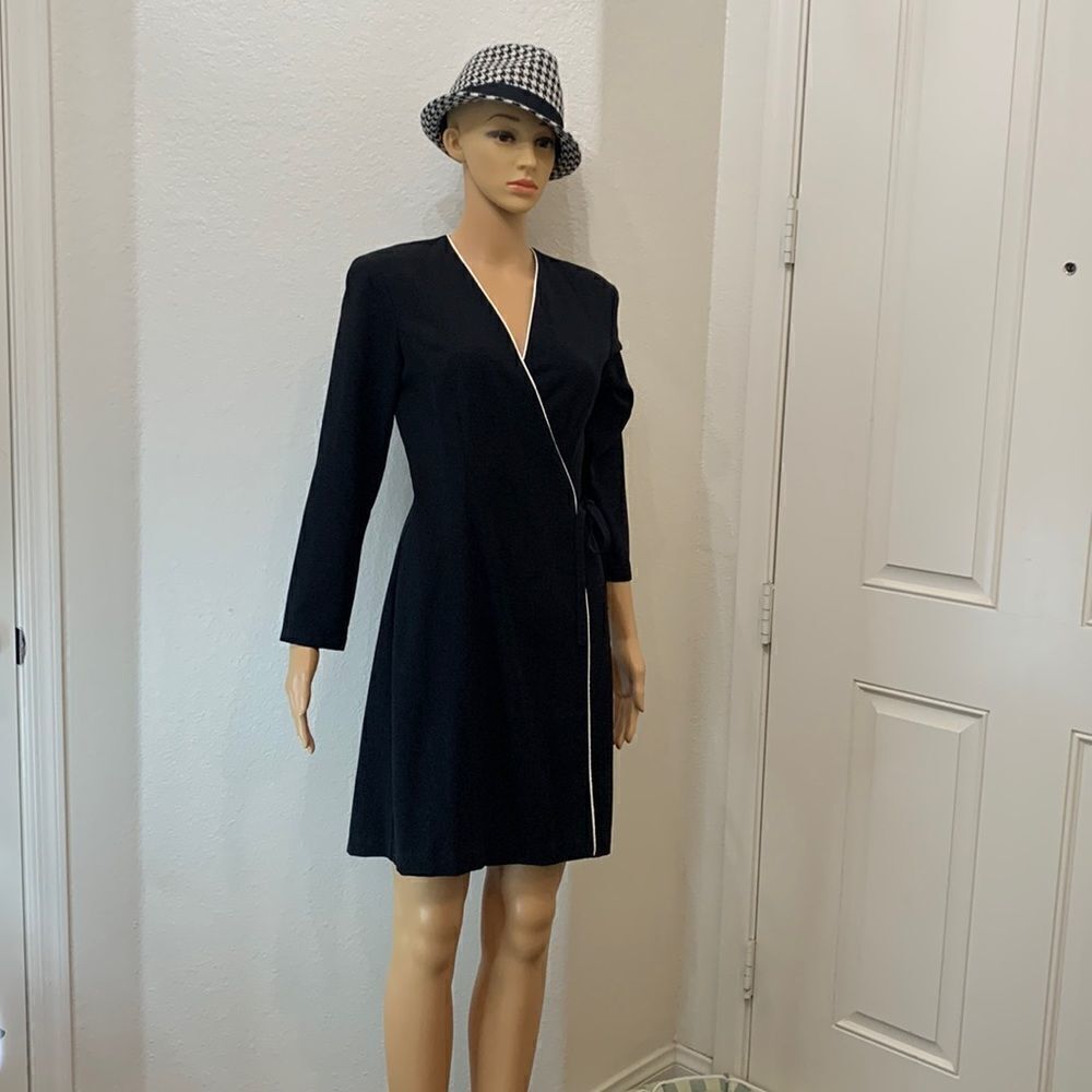 Harlow Dresses Sz 4 Black White Piping Mini Side Tie Wrap Long Sleeves Slimming